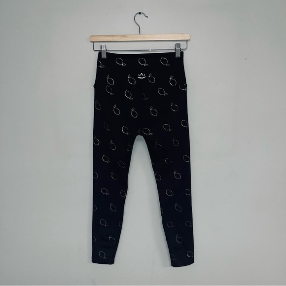 Beyond Yoga Leggings Women's Size‎ Small Black Rose Gold Lemon Print Crop Capri - Picture 5 of 6